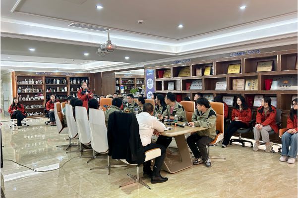 Sunnex Produkt Kunskap och affärsfärdighetsträning som hålls på Shenzhen -kontoret
